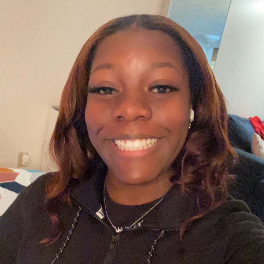 Meet your Posher, Danielle